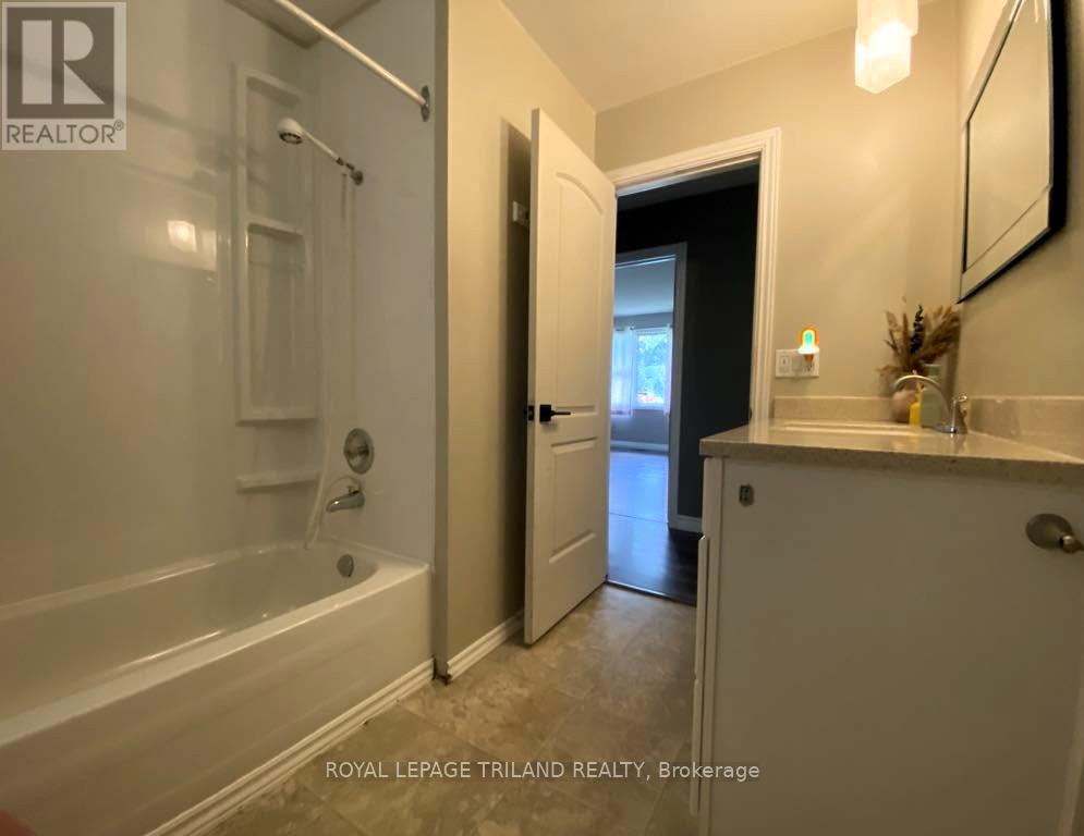 102 Ontario Street, Lambton Shores, Ontario  N0M 2N0 - Photo 34 - X12280638