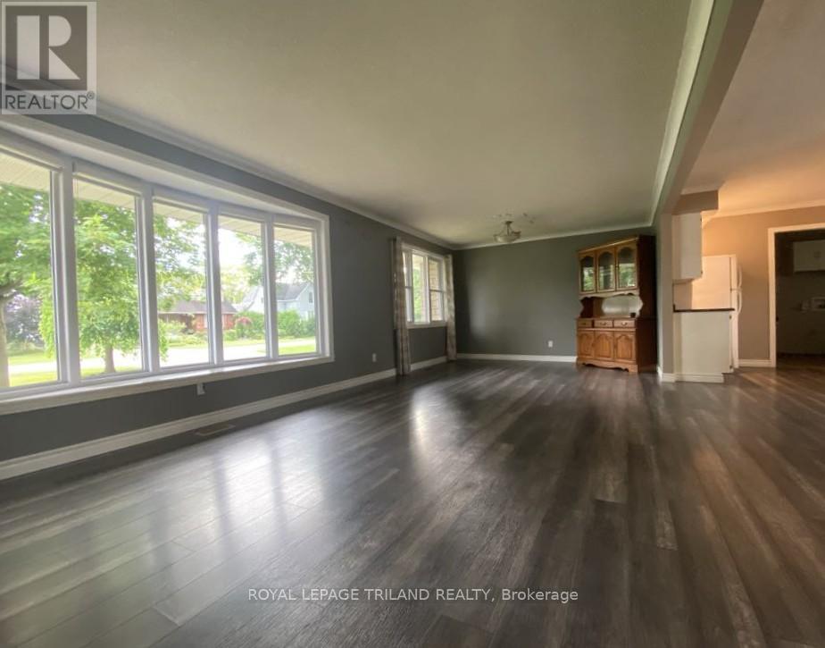 102 Ontario Street, Lambton Shores, Ontario  N0M 2N0 - Photo 4 - X12280638