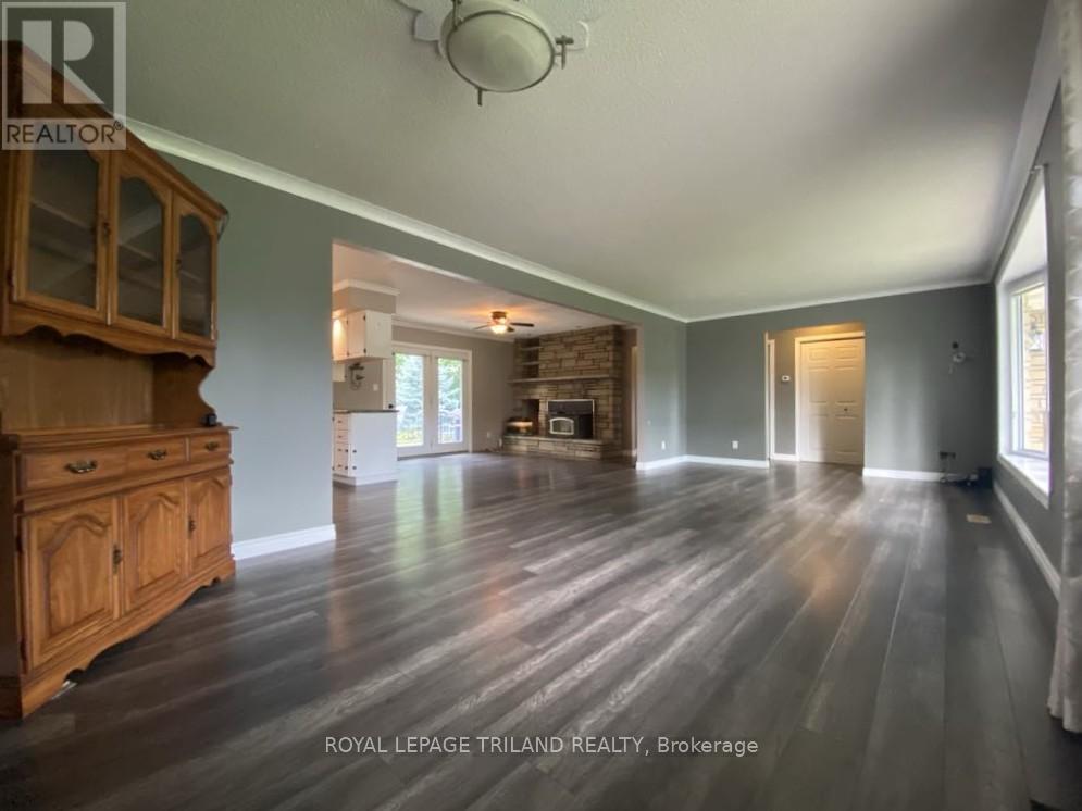 102 Ontario Street, Lambton Shores, Ontario  N0M 2N0 - Photo 6 - X12280638