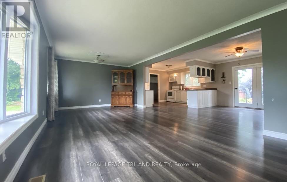 102 Ontario Street, Lambton Shores, Ontario  N0M 2N0 - Photo 7 - X12280638