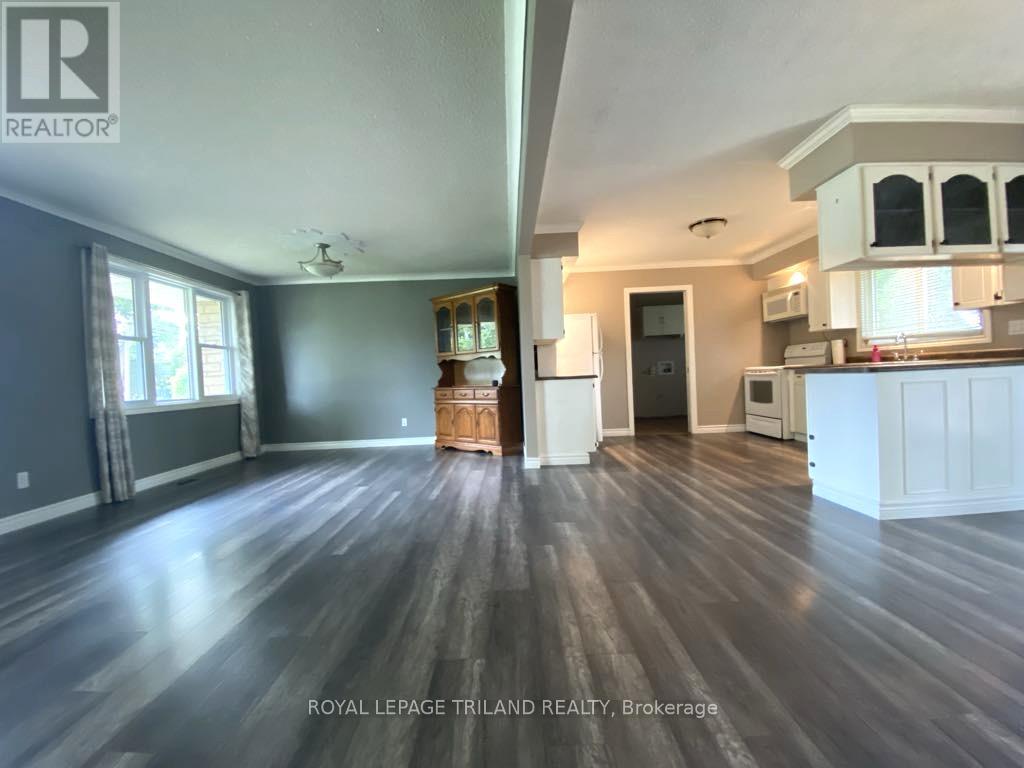 102 Ontario Street, Lambton Shores, Ontario  N0M 2N0 - Photo 8 - X12280638