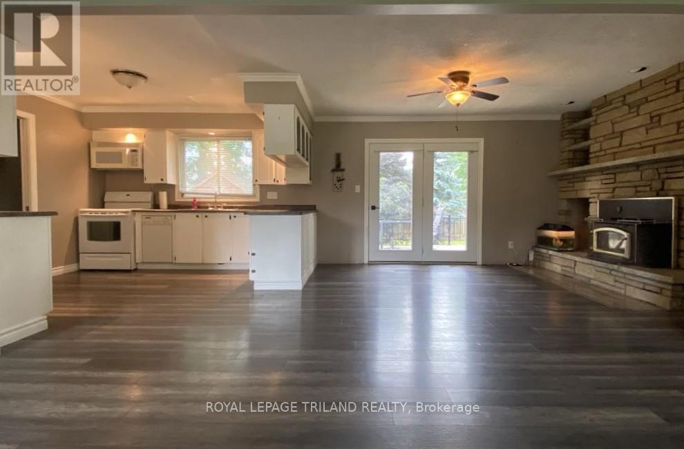 102 Ontario Street, Lambton Shores, Ontario  N0M 2N0 - Photo 9 - X12280638