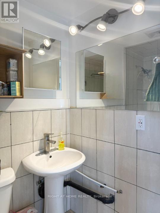 665 Ossington Avenue, Toronto, Ontario  M6G 3T6 - Photo 13 - C12278792