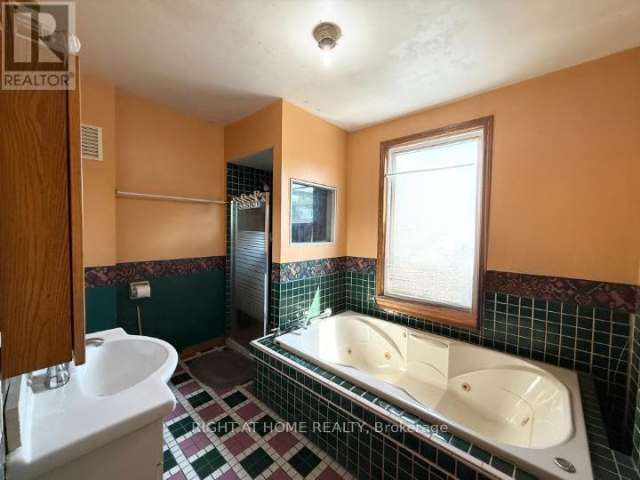 665 Ossington Avenue, Toronto, Ontario  M6G 3T6 - Photo 17 - C12278792