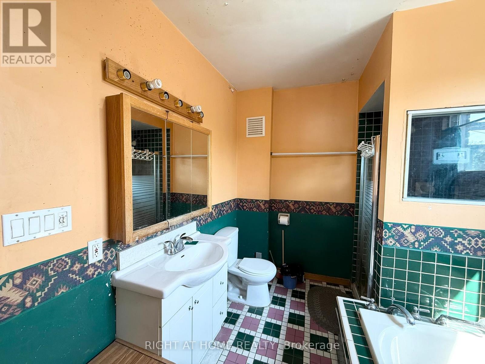 665 Ossington Avenue, Toronto, Ontario  M6G 3T6 - Photo 18 - C12278792