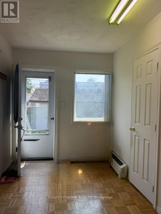 665 Ossington Avenue, Toronto, Ontario  M6G 3T6 - Photo 12 - C12278792