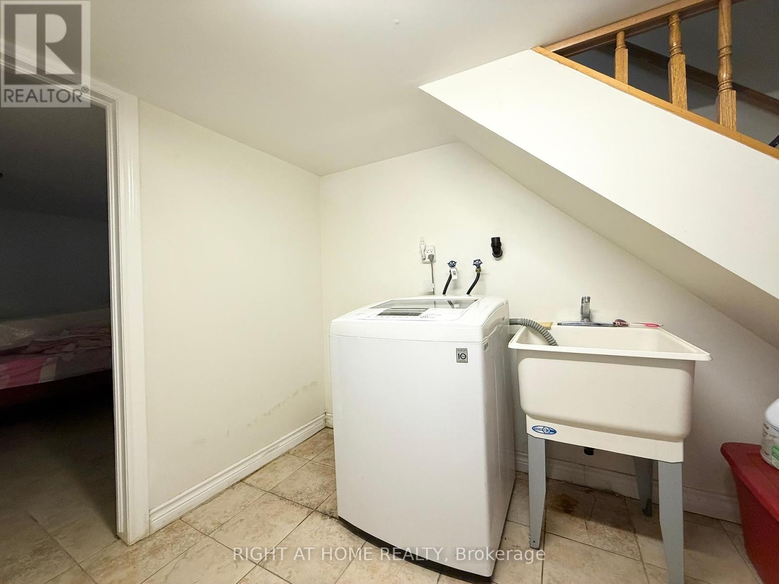 665 Ossington Avenue, Toronto, Ontario  M6G 3T6 - Photo 31 - C12278792