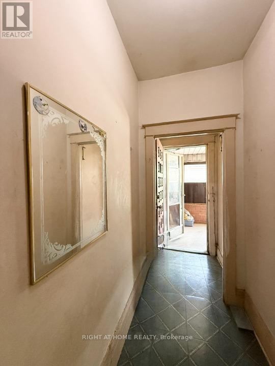 665 Ossington Avenue, Toronto, Ontario  M6G 3T6 - Photo 6 - C12278792