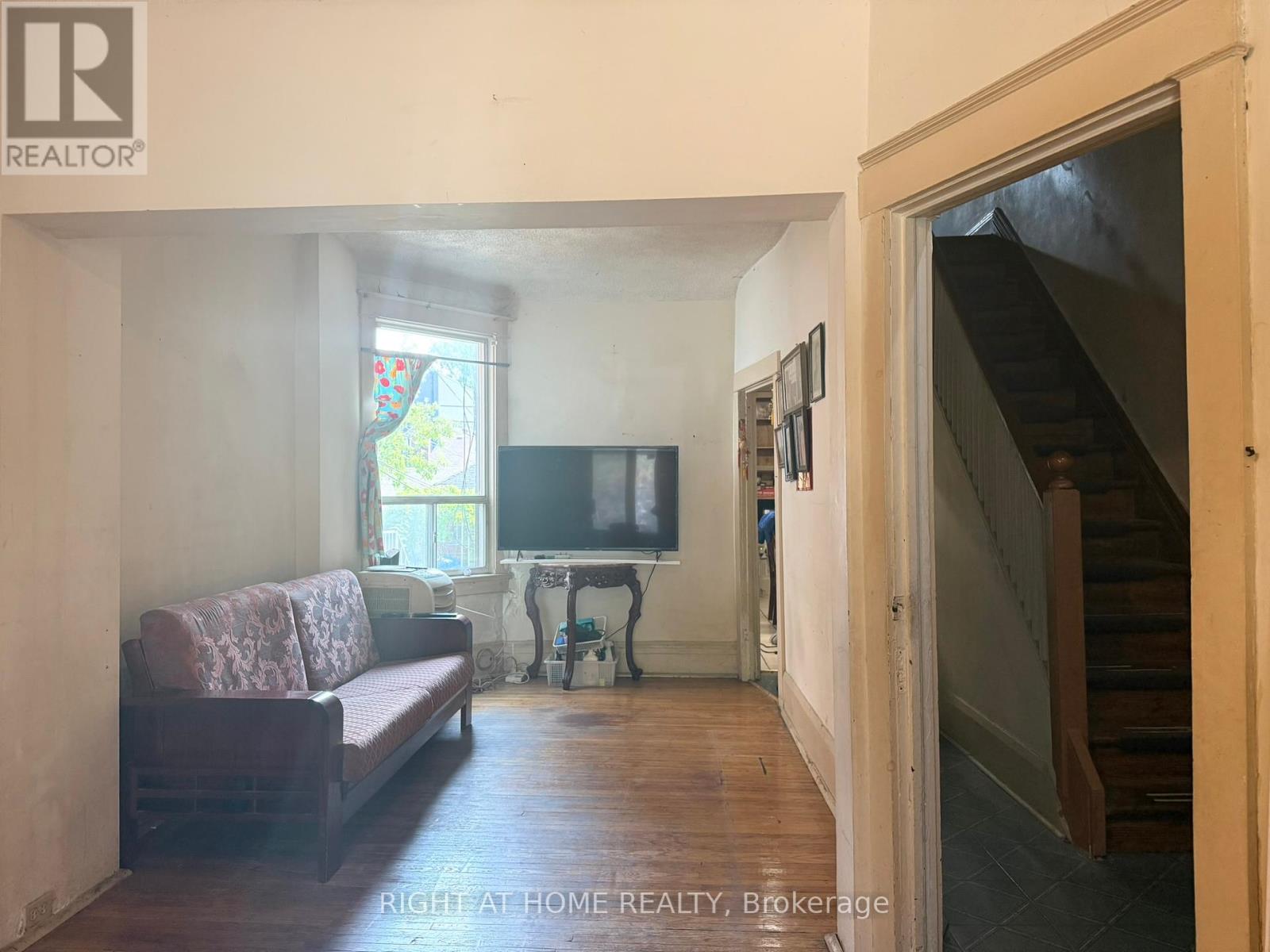 665 Ossington Avenue, Toronto, Ontario  M6G 3T6 - Photo 7 - C12278792