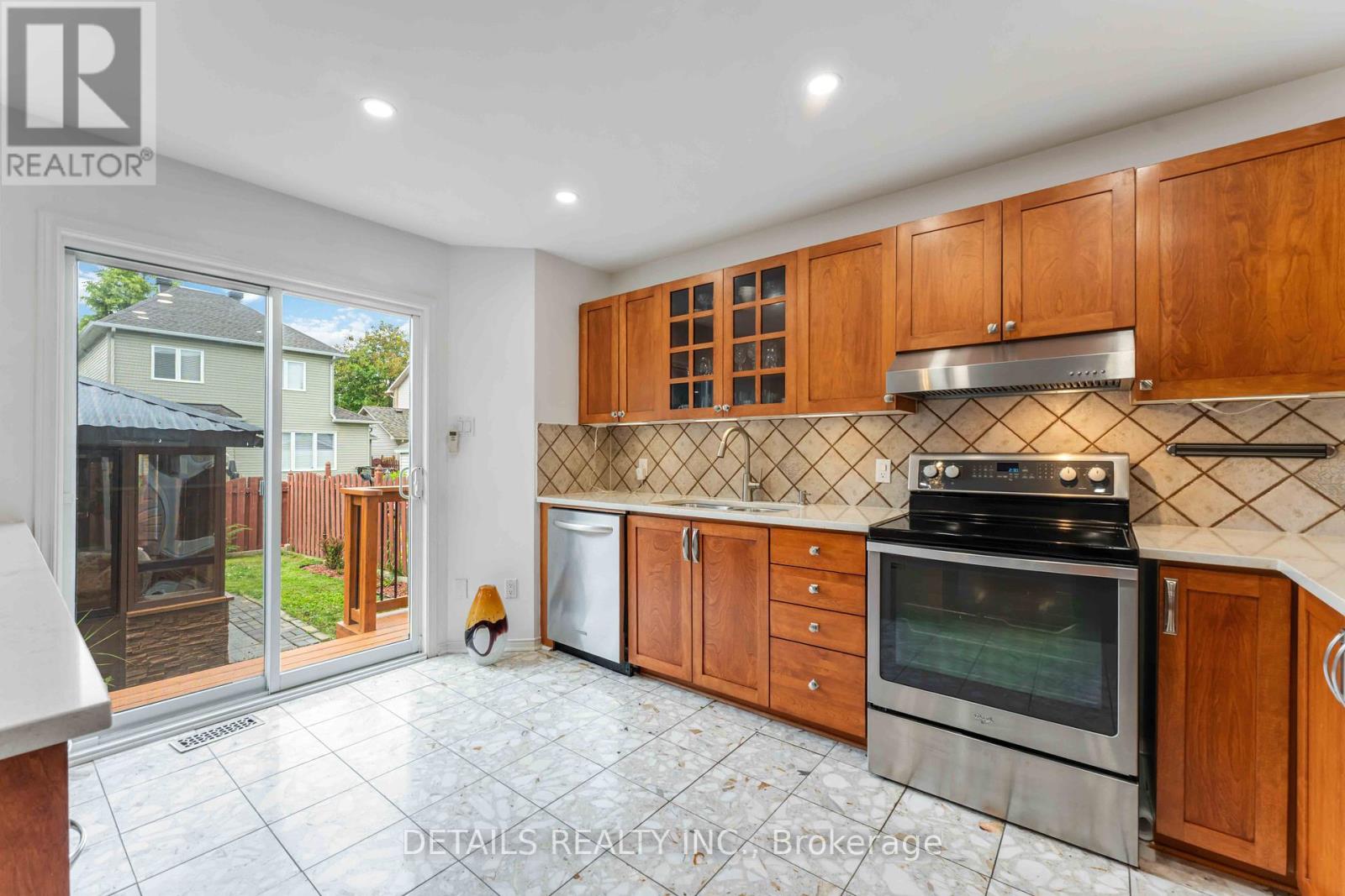 15 Daybreak Street, Ottawa, Ontario  K2G 6R7 - Photo 18 - X12280650