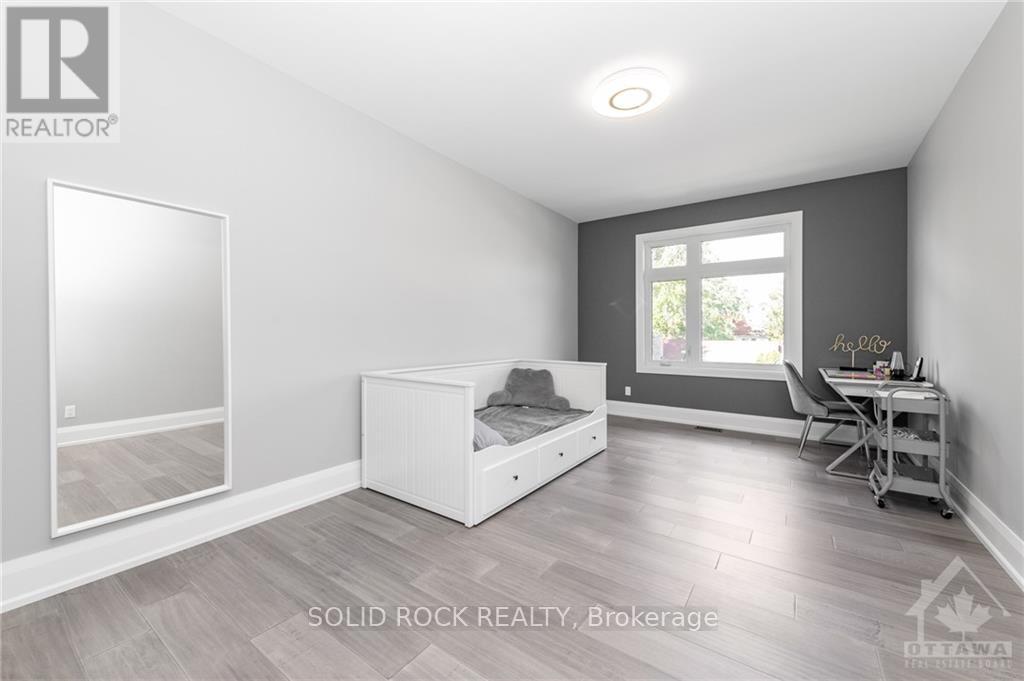 224 Roger Road, Ottawa, Ontario  K1H 5C6 - Photo 18 - X12280694