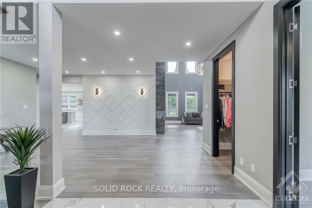 224 Roger Road, Ottawa, Ontario  K1H 5C6 - Photo 3 - X12280694