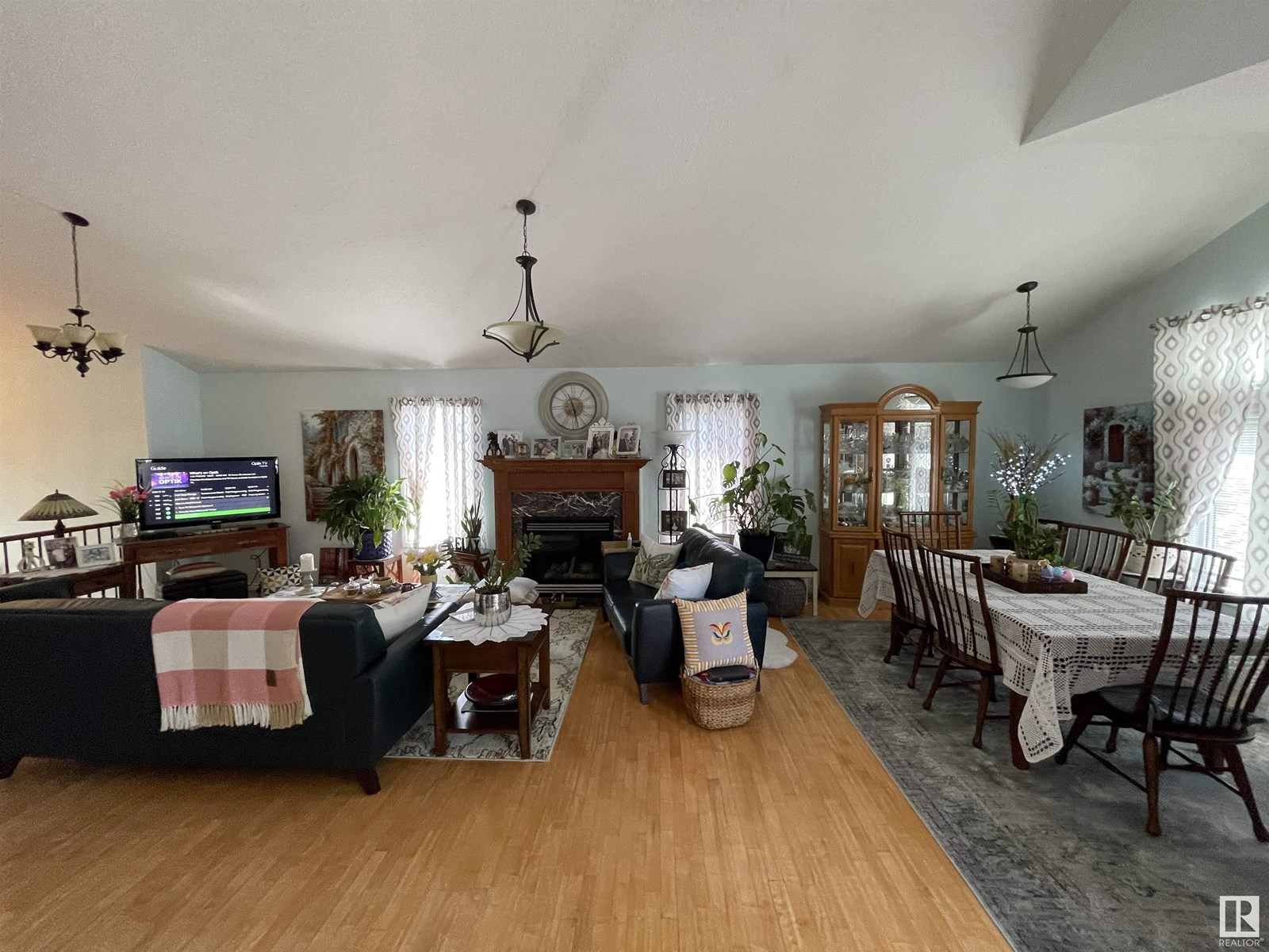 Property at 408 DAVENPORT DR image 2