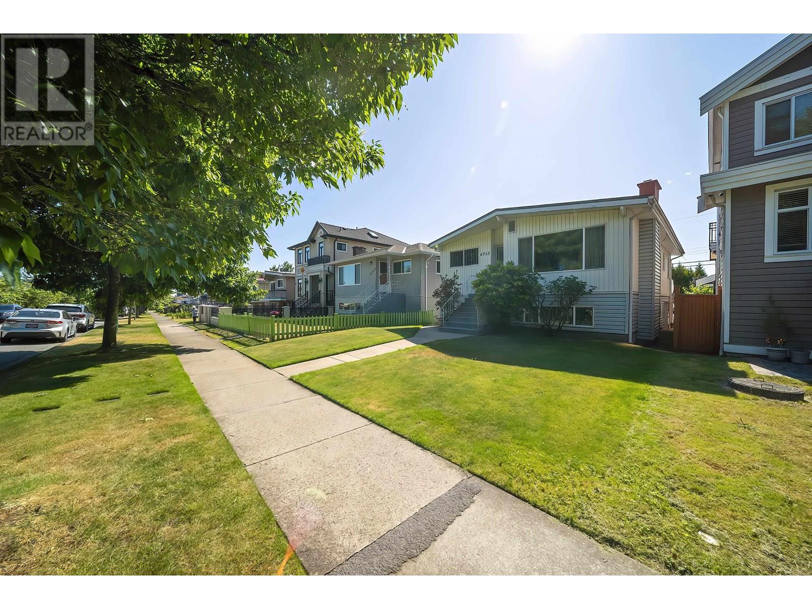 6713 Lanark Street, Vancouver, British Columbia  V5P 2Z5 - Photo 2 - R3022017
