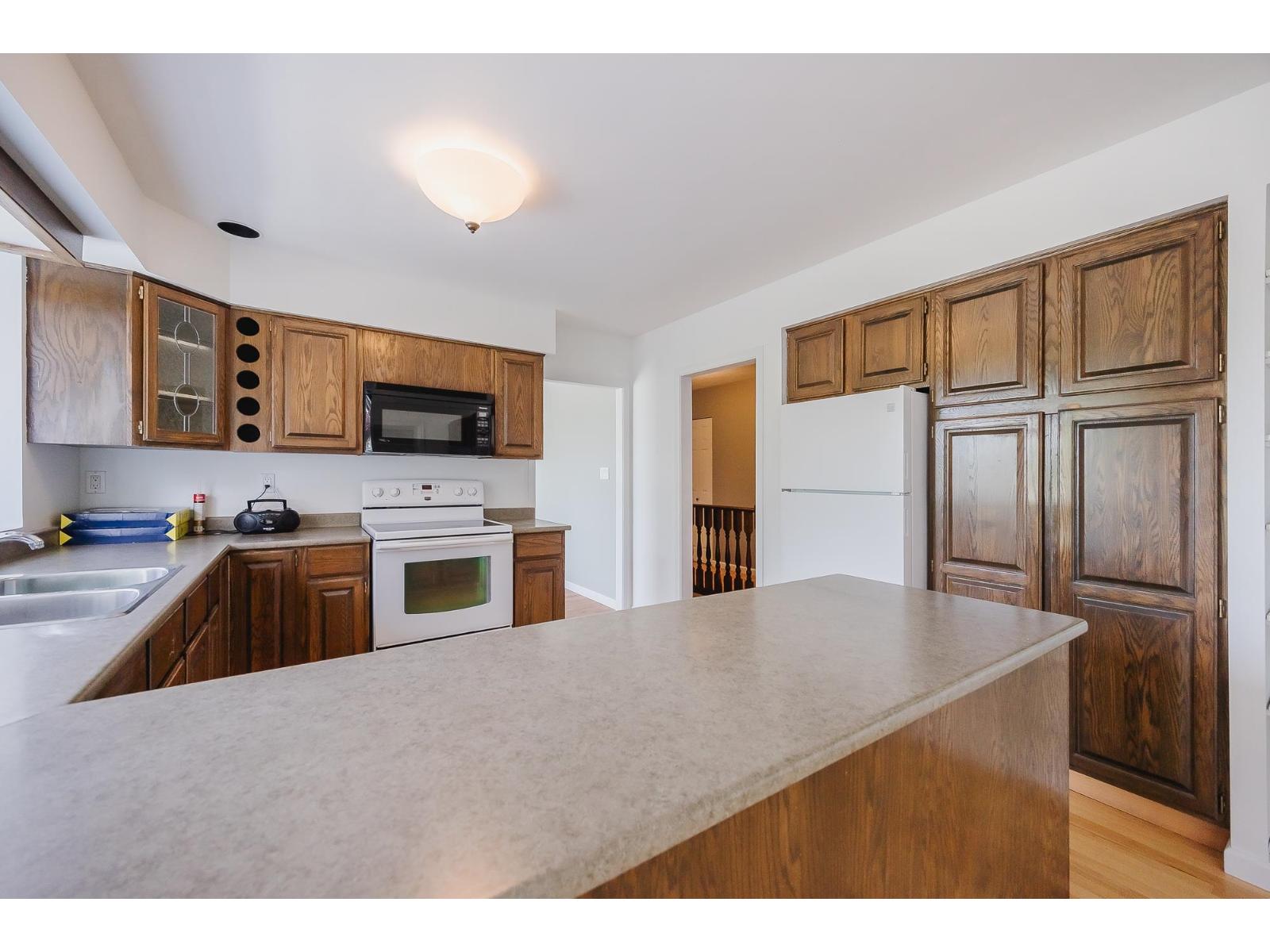 33033 Banff Place, Abbotsford, British Columbia  V2S 7B1 - Photo 5 - R3025226