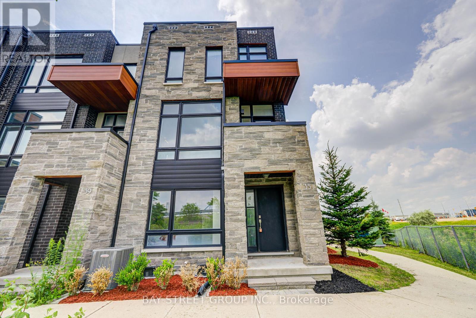 Property at 35 CARPACCIO AVENUE image 1