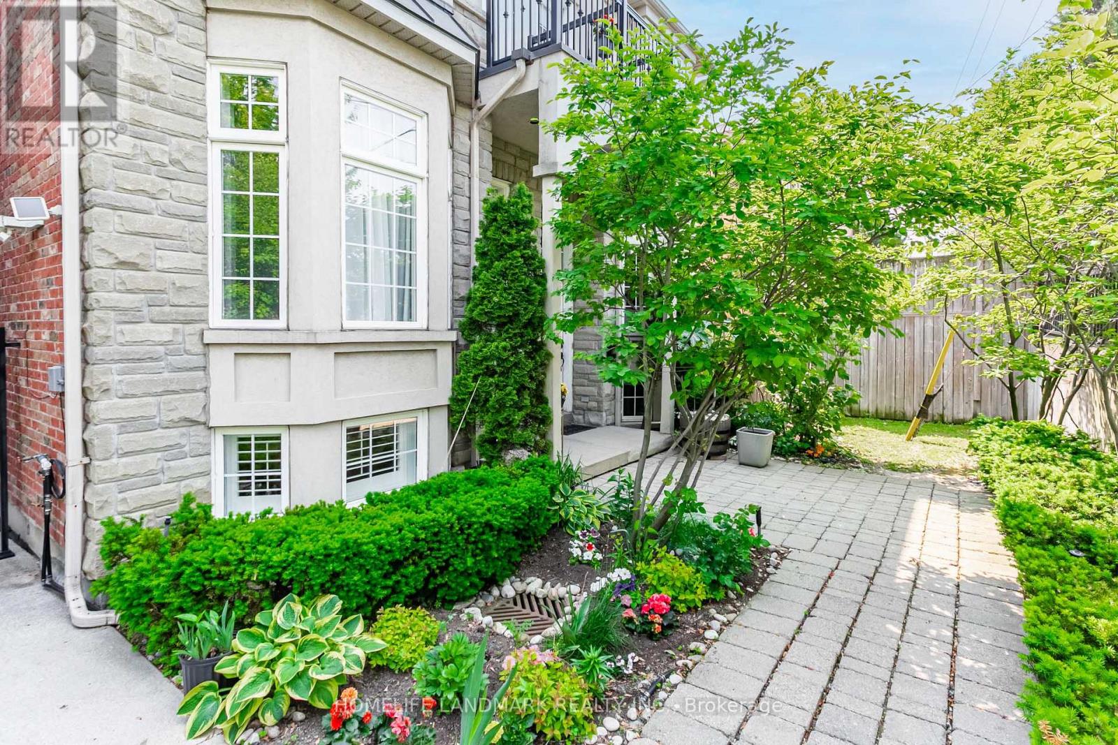 Property at 523B ROYAL YORK ROAD image 3