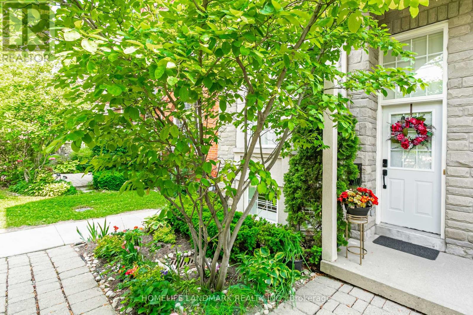 Property at 523B ROYAL YORK ROAD image 4