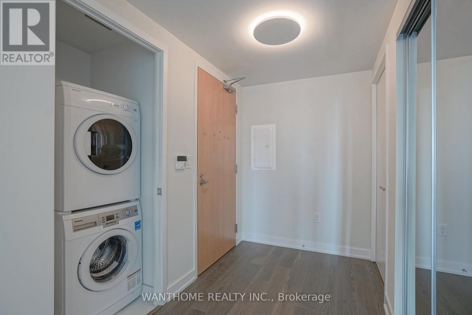 1607 - 11 Wellesley Street W, Toronto, Ontario  M4Y 0G4 - Photo 19 - C12280824