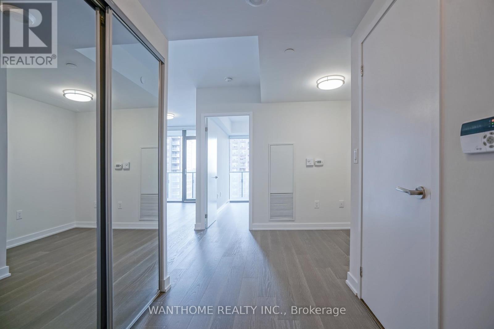 1607 - 11 Wellesley Street W, Toronto, Ontario  M4Y 0G4 - Photo 2 - C12280824