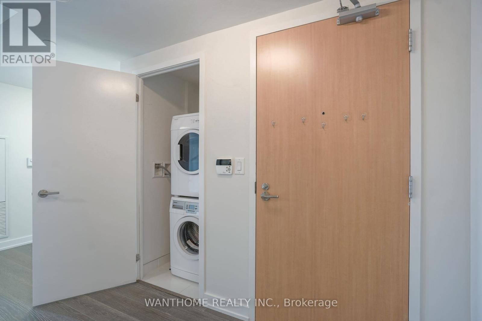 1607 - 11 Wellesley Street W, Toronto, Ontario  M4Y 0G4 - Photo 20 - C12280824