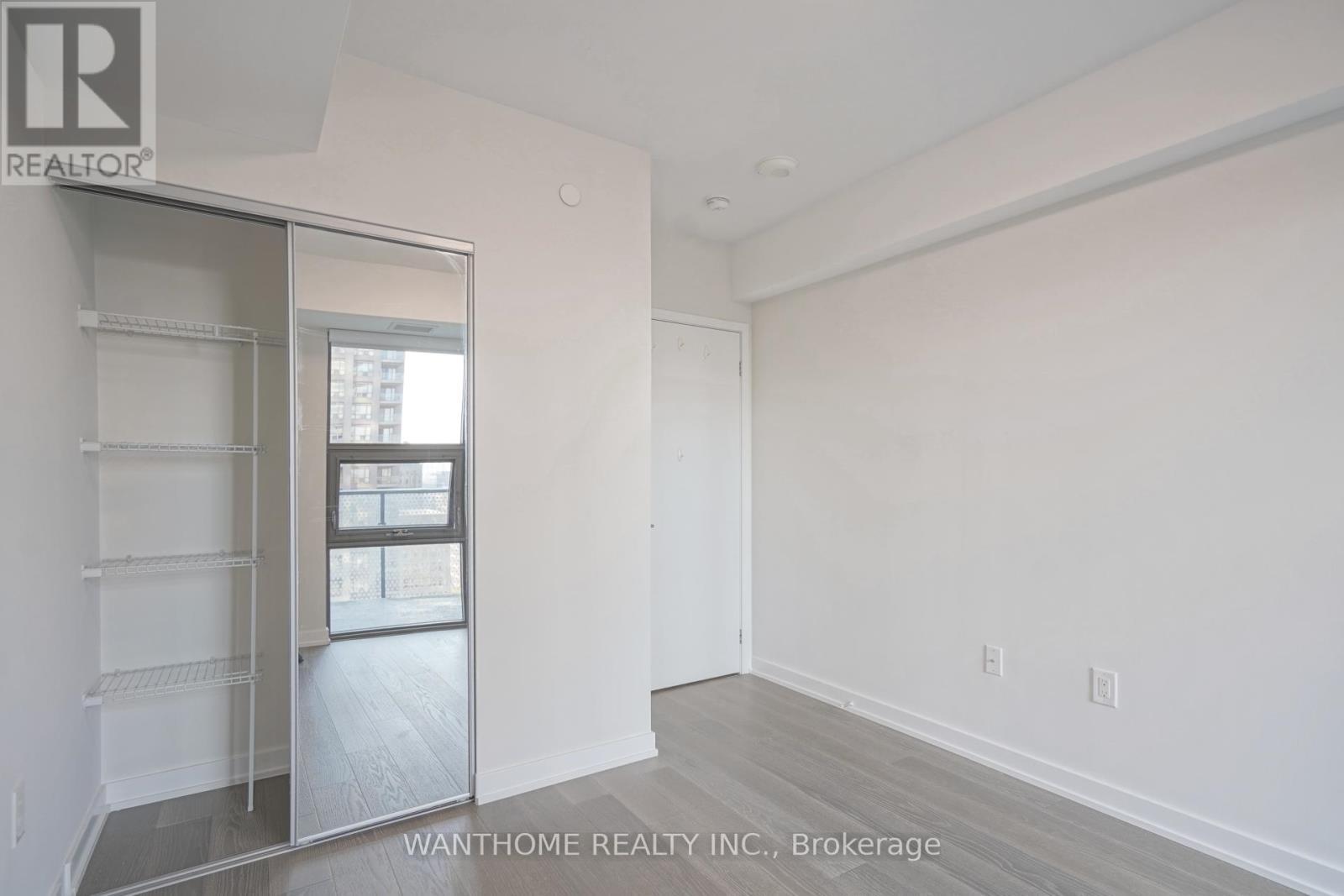 1607 - 11 Wellesley Street W, Toronto, Ontario  M4Y 0G4 - Photo 9 - C12280824