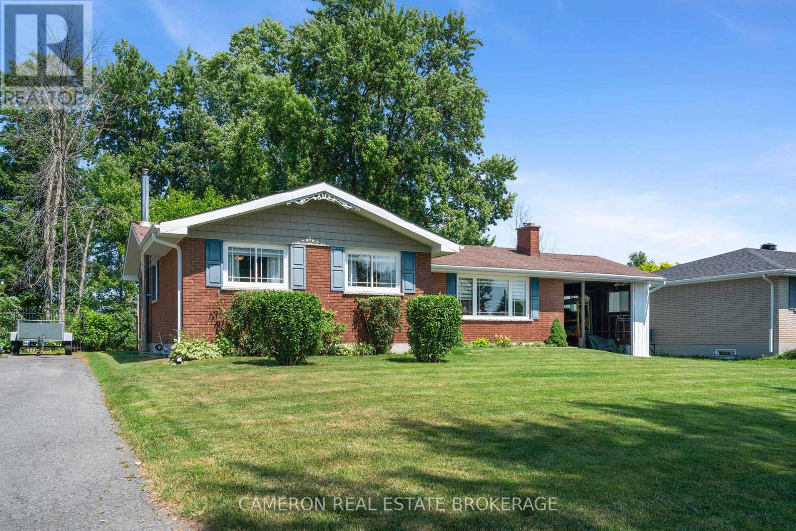 523 Lynwood Drive, Cornwall, Ontario  K6H 5W8 - Photo 3 - X12280843