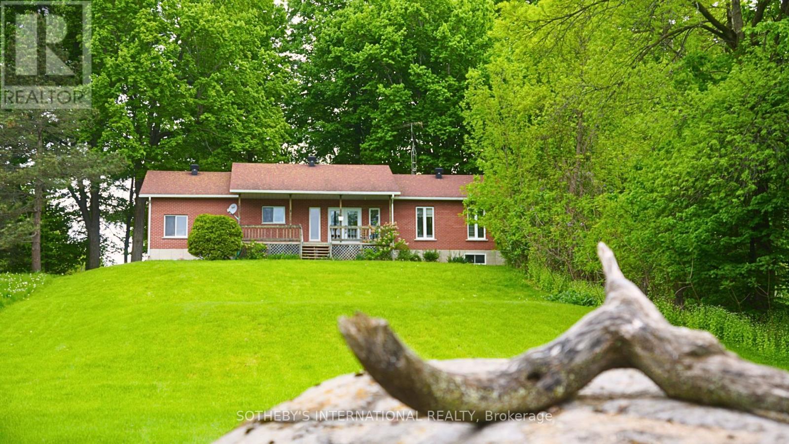 20820 South Service Road, South Glengarry, Ontario  K0C 1N0 - Photo 3 - X11944247