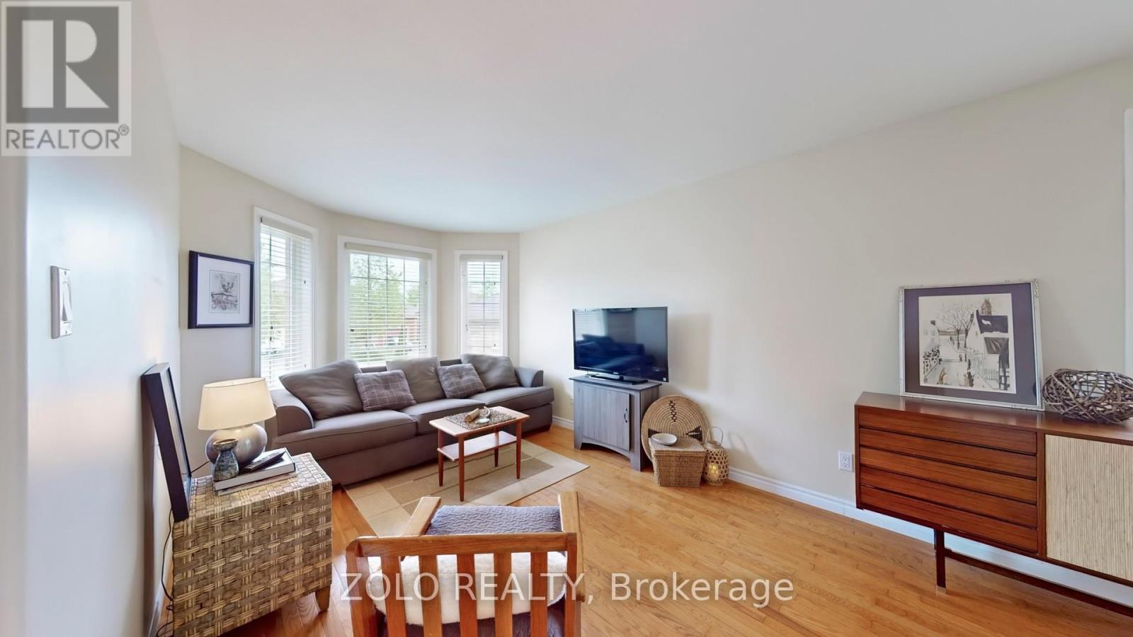 Property at 7 GOLDEN EAGLE WAY image 3
