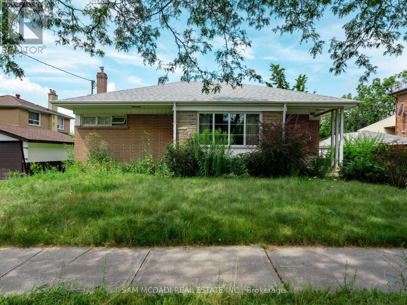 34 Highview Avenue, Toronto, Ontario  M3M 1C4 - Photo 9 - W12277076