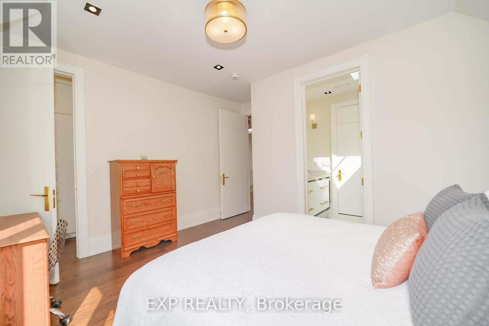 32 Athabaska Avenue, Toronto, Ontario  M2M 2T7 - Photo 33 - C12277538