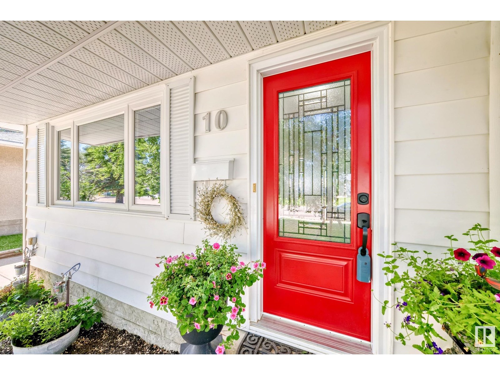 Property at 10 BLUEBIRD CR image 3