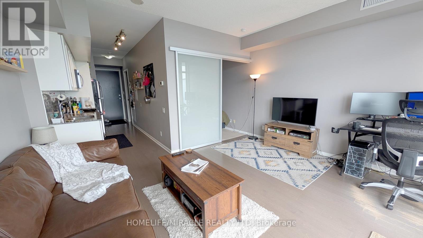Property at 3012 - 105 THE QUEENSWAY image 4