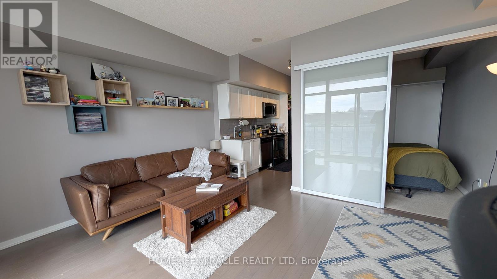 Property at 3012 - 105 THE QUEENSWAY image 5
