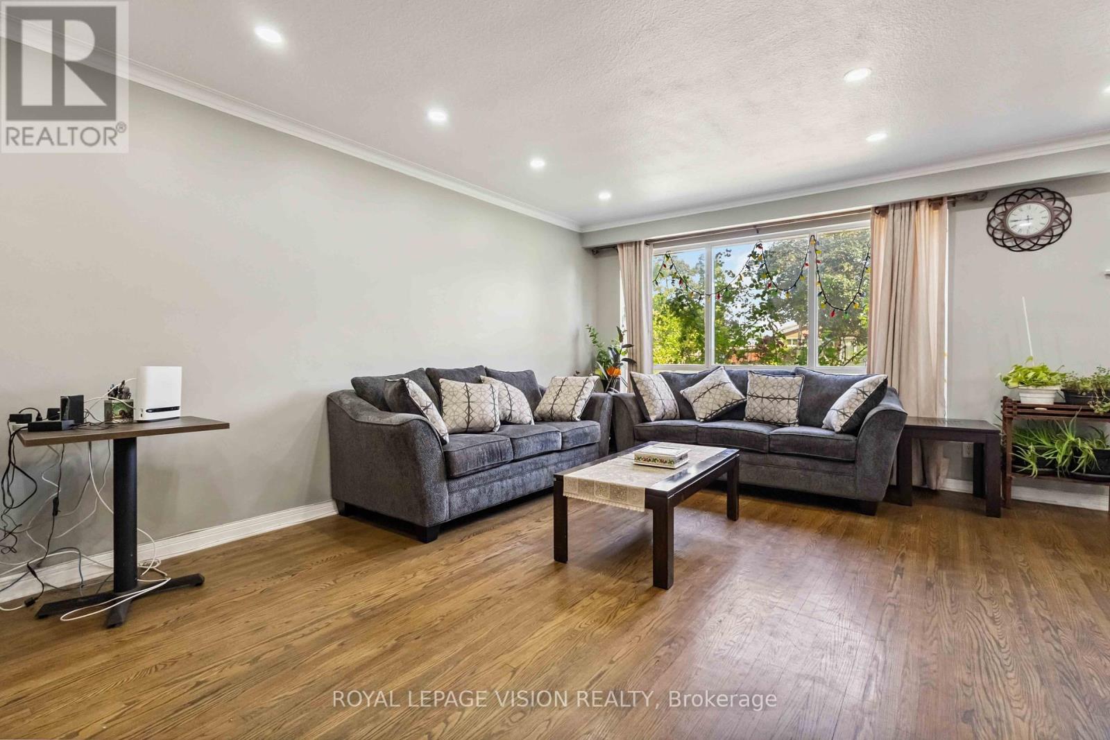 Property at 58 DOLLY VARDEN BOULEVARD W image 3