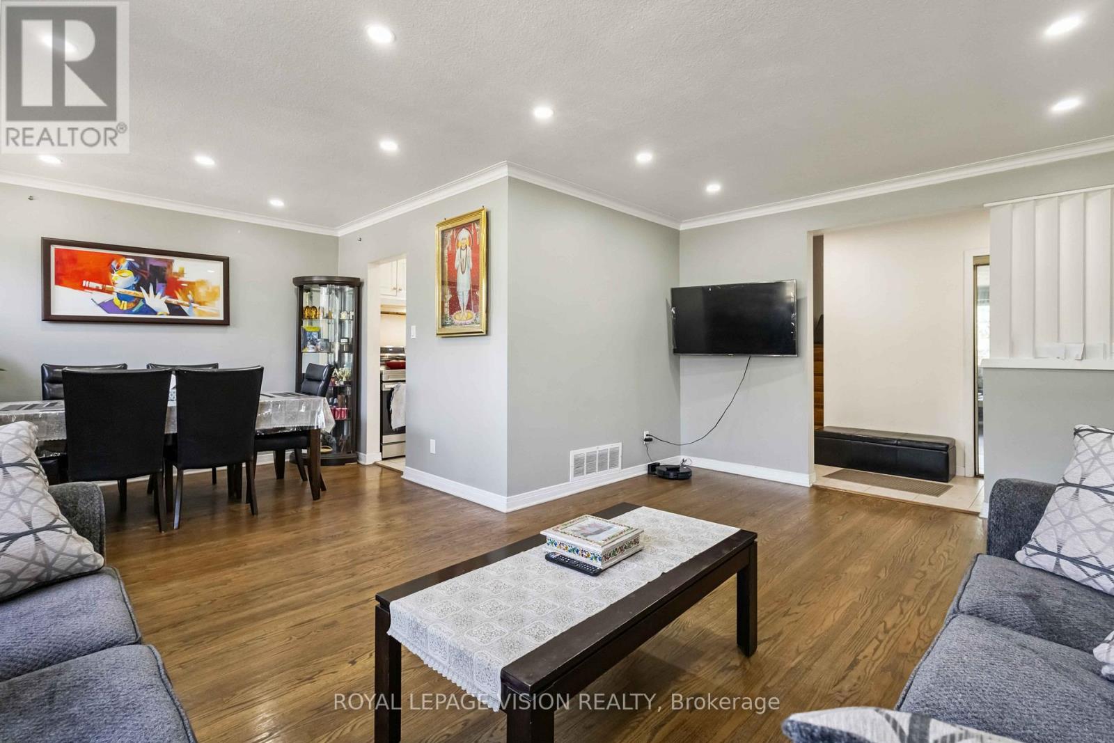 Property at 58 DOLLY VARDEN BOULEVARD W image 5