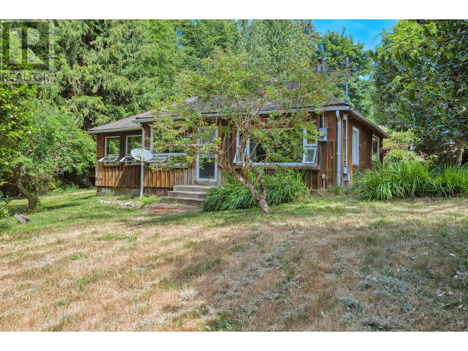 8200 Redrooffs Road, Halfmoon Bay, British Columbia  V7Z 1E2 - Photo 1 - R3026186