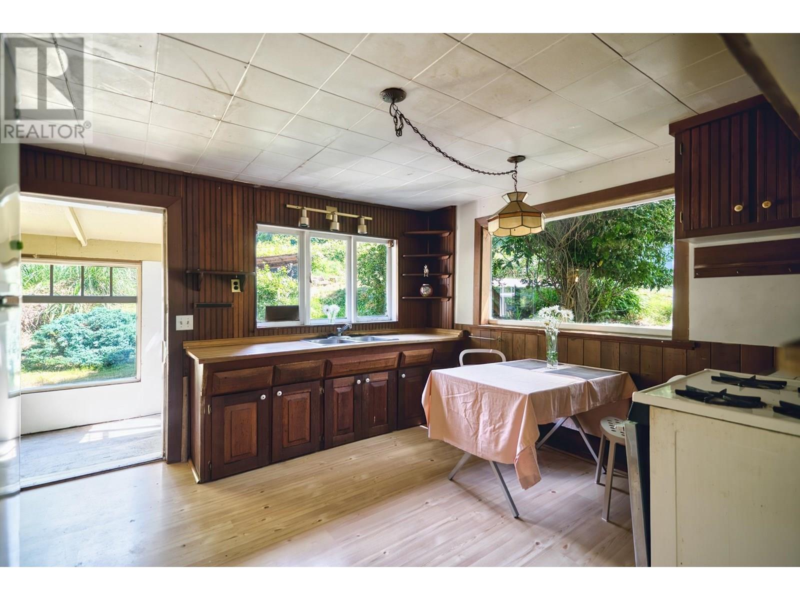8200 Redrooffs Road, Halfmoon Bay, British Columbia  V7Z 1E2 - Photo 11 - R3026186