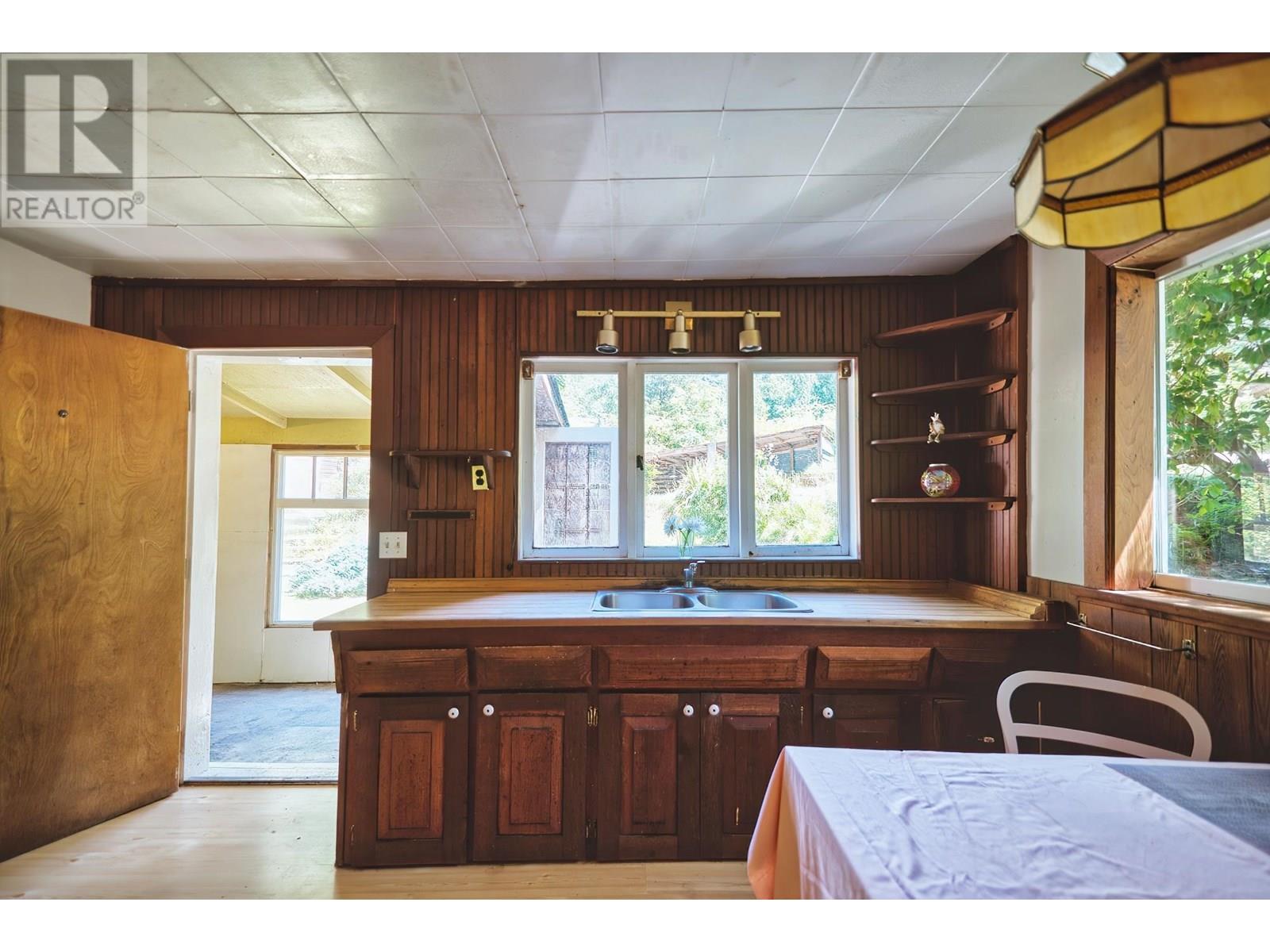 8200 Redrooffs Road, Halfmoon Bay, British Columbia  V7Z 1E2 - Photo 12 - R3026186