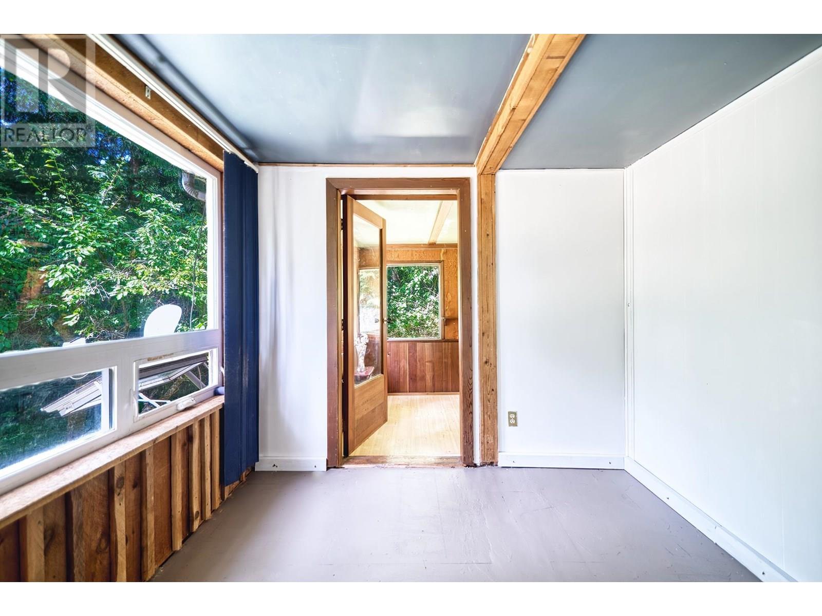 8200 Redrooffs Road, Halfmoon Bay, British Columbia  V7Z 1E2 - Photo 18 - R3026186