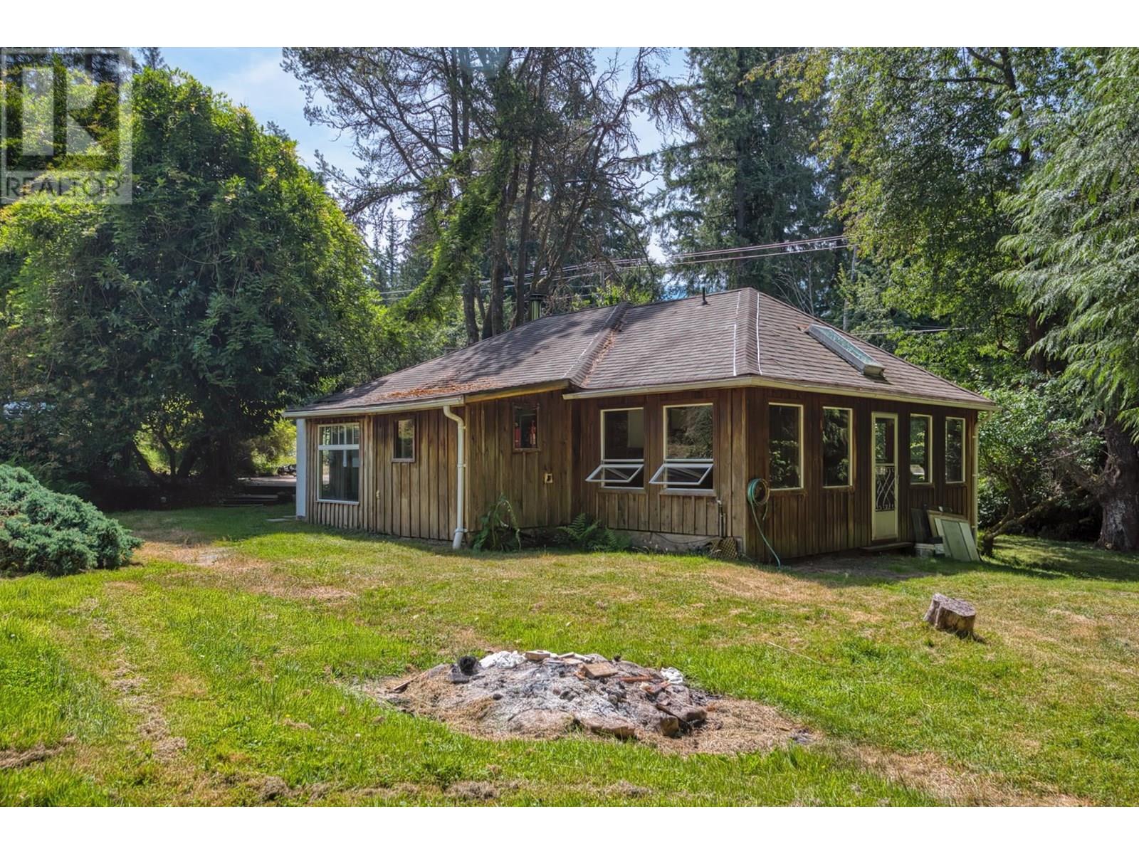 8200 Redrooffs Road, Halfmoon Bay, British Columbia  V7Z 1E2 - Photo 2 - R3026186
