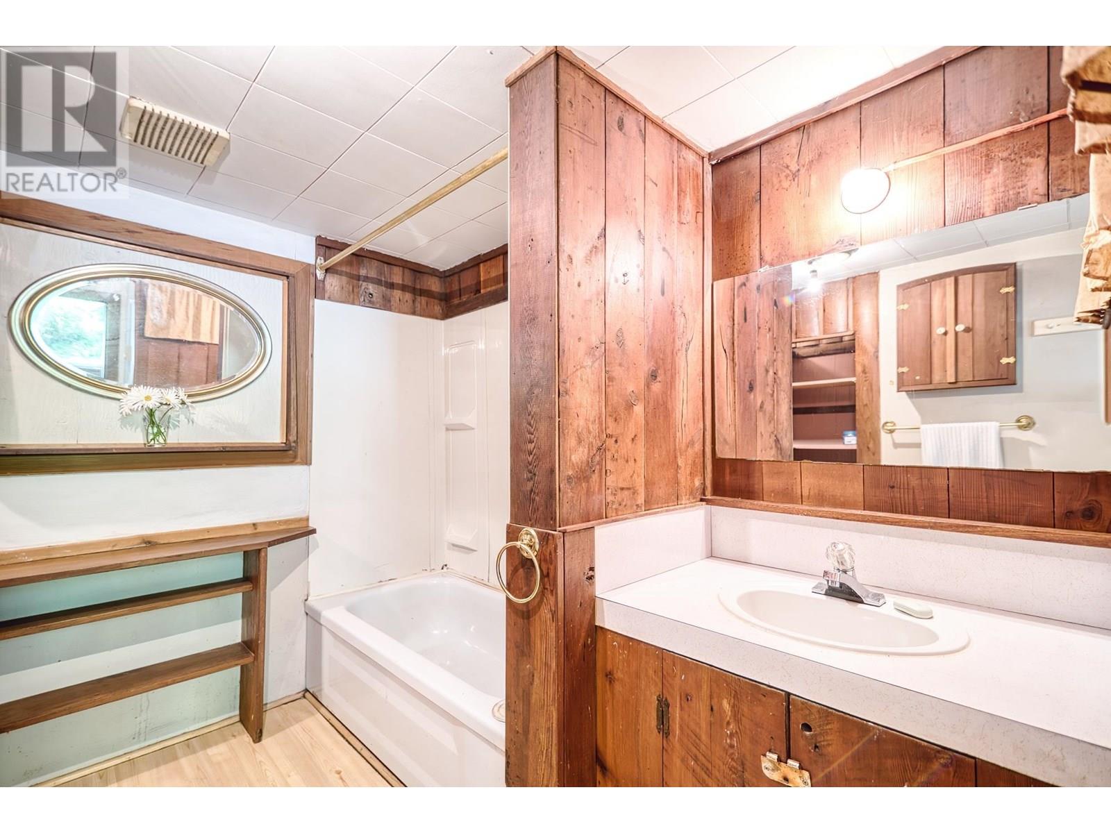 8200 Redrooffs Road, Halfmoon Bay, British Columbia  V7Z 1E2 - Photo 22 - R3026186