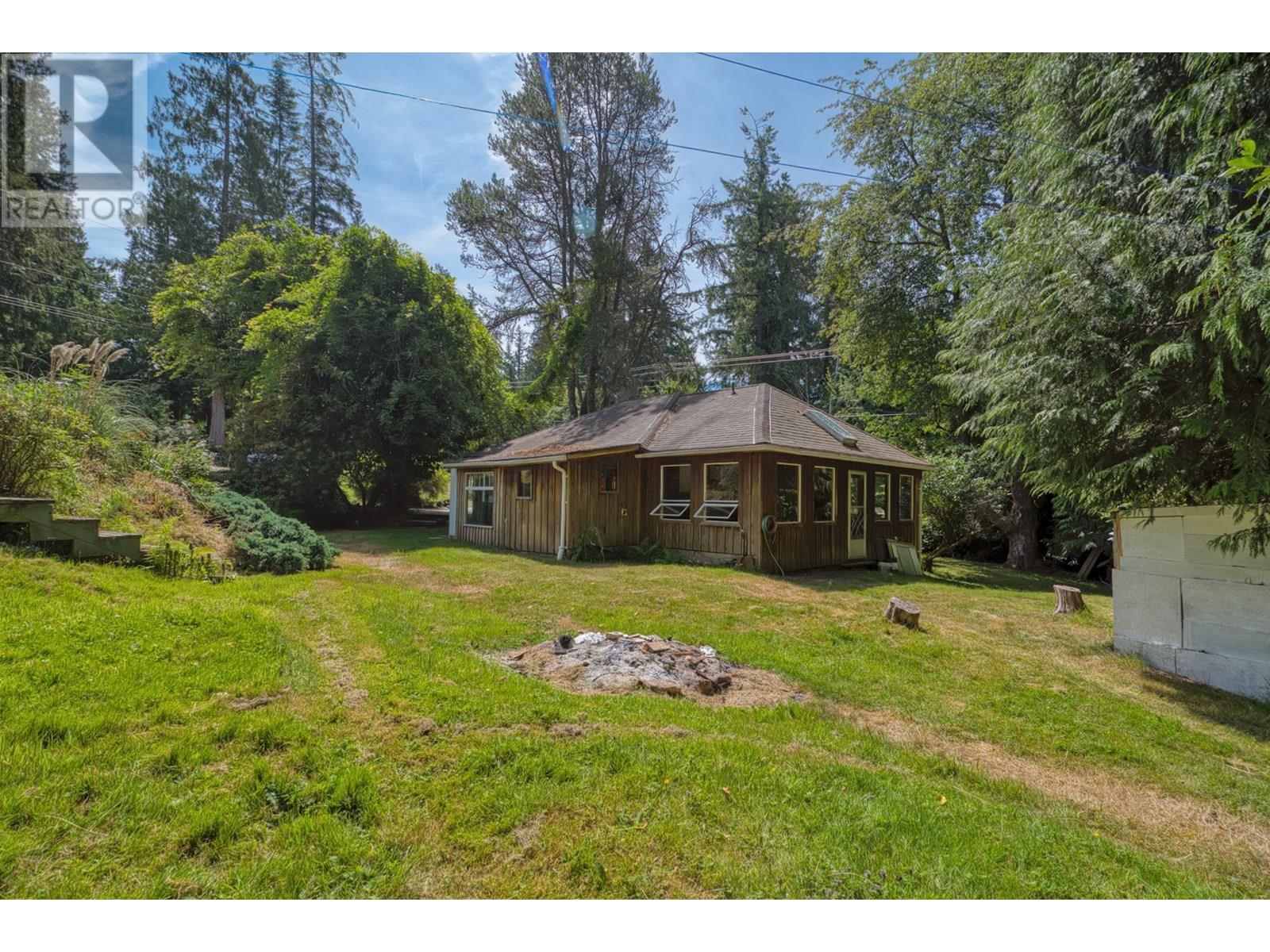 8200 Redrooffs Road, Halfmoon Bay, British Columbia  V7Z 1E2 - Photo 3 - R3026186