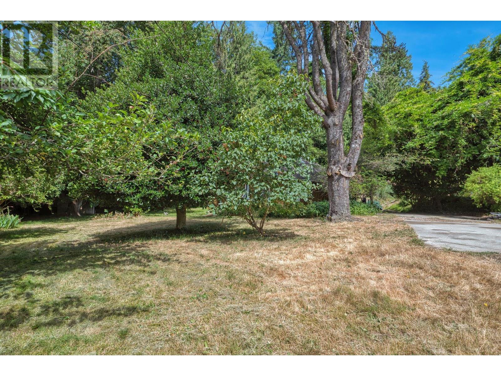 8200 Redrooffs Road, Halfmoon Bay, British Columbia  V7Z 1E2 - Photo 4 - R3026186