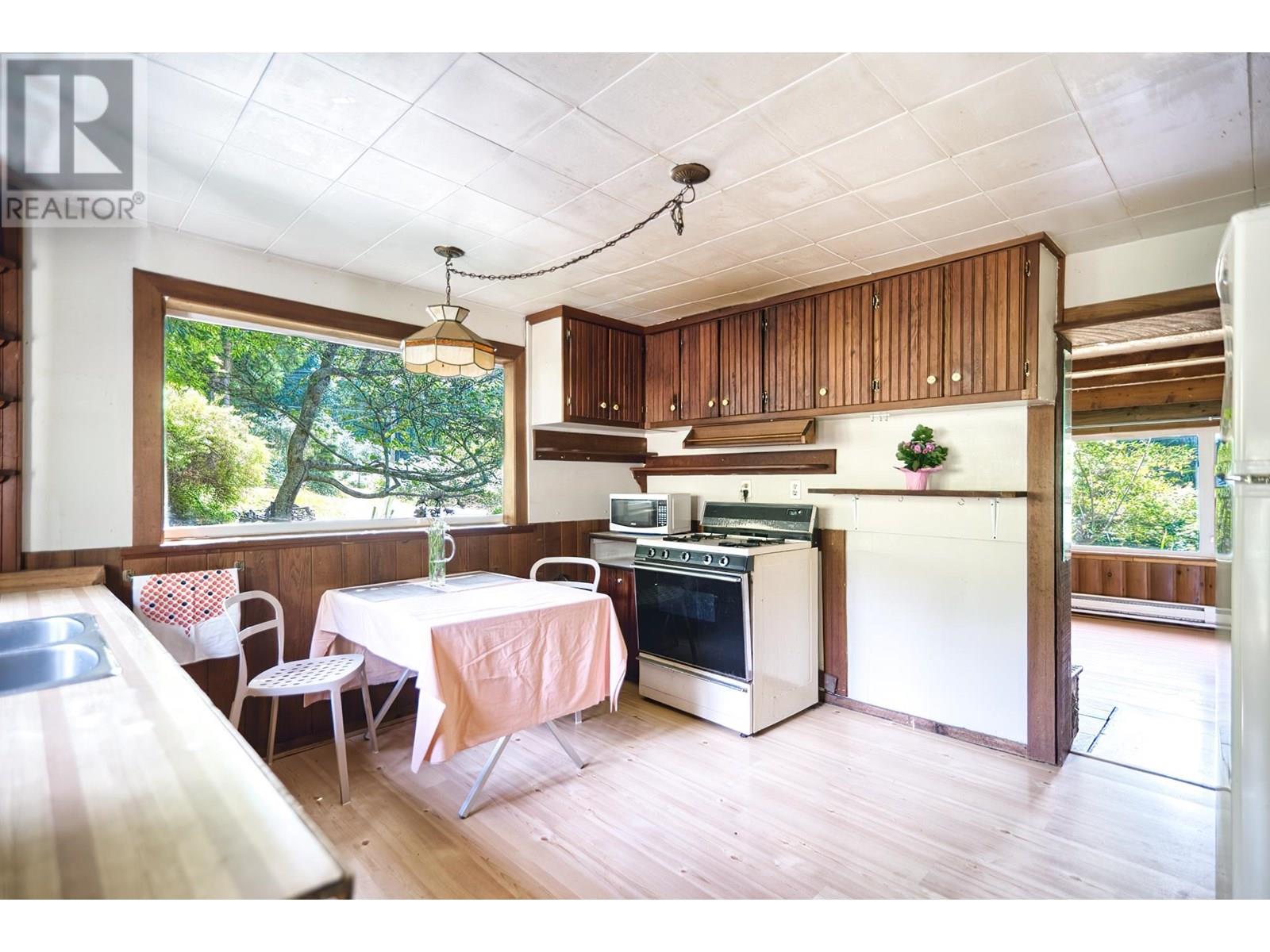 8200 Redrooffs Road, Halfmoon Bay, British Columbia  V7Z 1E2 - Photo 9 - R3026186