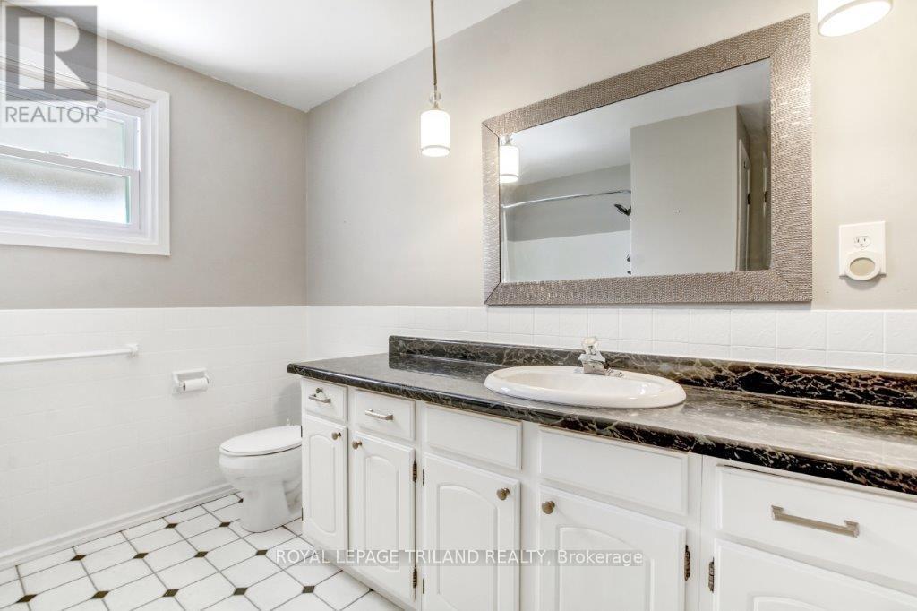 23 Dyer Street, St. Thomas, Ontario  N5R 5K2 - Photo 13 - X12281008