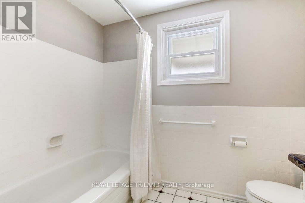 23 Dyer Street, St. Thomas, Ontario  N5R 5K2 - Photo 14 - X12281008