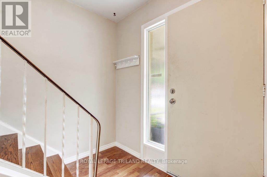 23 Dyer Street, St. Thomas, Ontario  N5R 5K2 - Photo 3 - X12281008