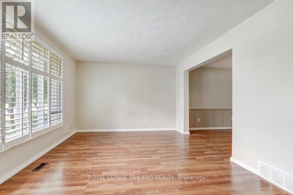 23 Dyer Street, St. Thomas, Ontario  N5R 5K2 - Photo 4 - X12281008