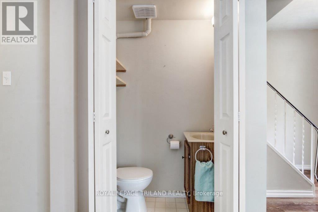 23 Dyer Street, St. Thomas, Ontario  N5R 5K2 - Photo 6 - X12281008